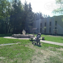 Яхонты Ногинск 4* Детская площадка (ее часть) рядом со столовой - Фото отеля