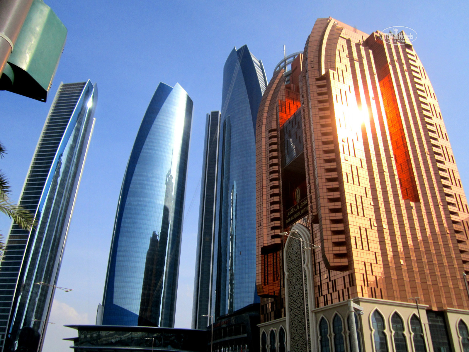 Jumeirah абу даби. Etihad Towers в Абу-Даби. Etihad Tower 2 в Абу-Даби. Sama Tower в Абу-Даби.