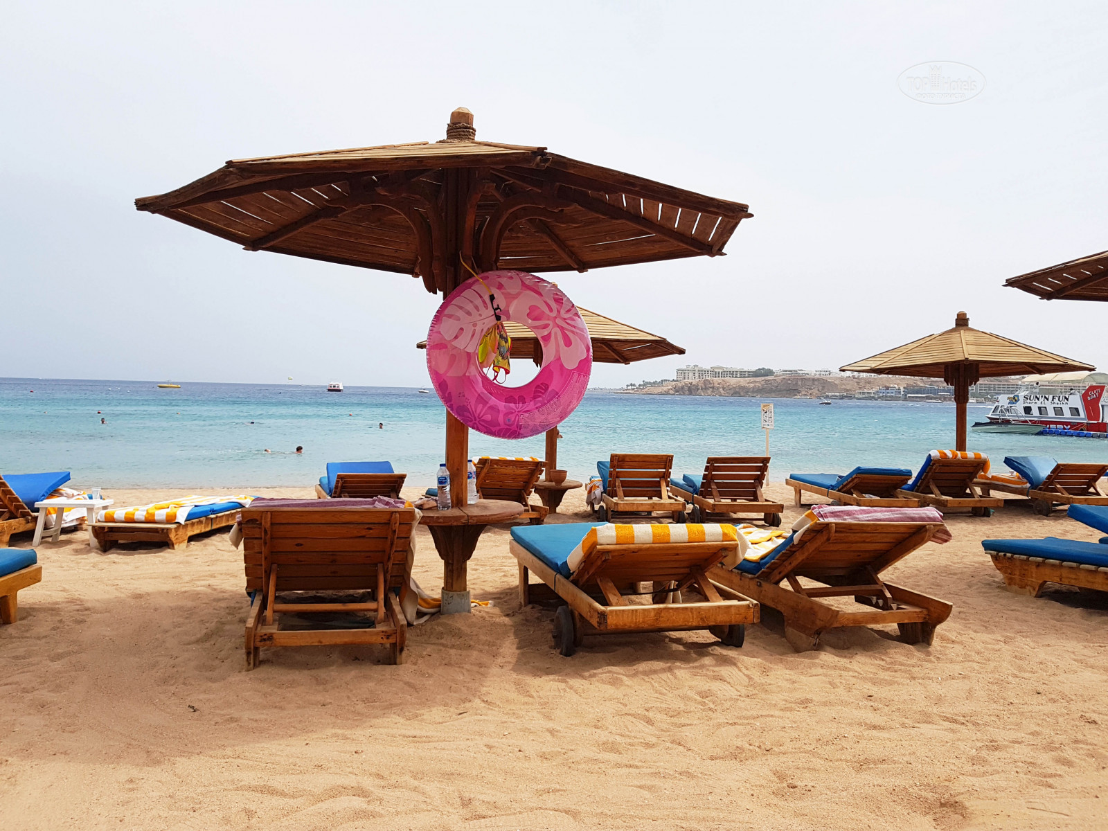 Наама Бей променад Бич Резорт 5 Шарм-Эль-Шейх. Naama Bay Promenade Resort managed by Accor 5*. Naama Bay Promenade Mountain (ex. Sharm el Sheikh Marriott Resort Mountain) 5*. Naama Bay Promenade Beach Resort 5 пляж.