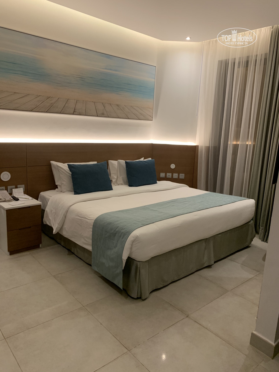 Wyndham garden ajman corniche. Wyndham Garden Ajman Corniche 4 Аджман. Wyndham Garden Дубай. Wyndham Garden Ajman Corniche 4 Junior Suite. Wyndham Garden Ajman Джуниор сьют.