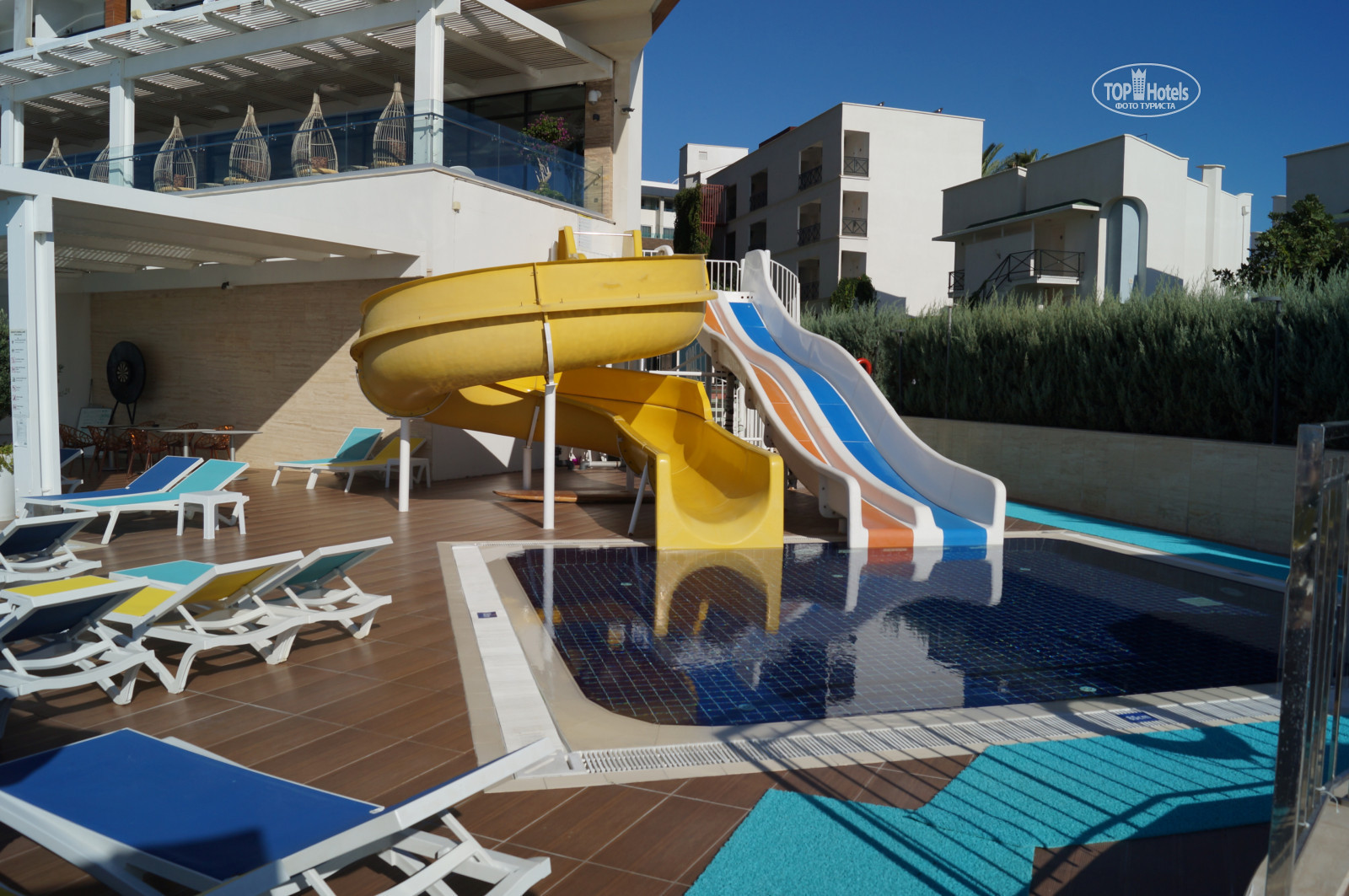 Гостевой дом византия дивноморское. Delta sirius бассейн. Гостевой дом сириус. Сириус гд сочи. Имеретинский отель сочи адлер.