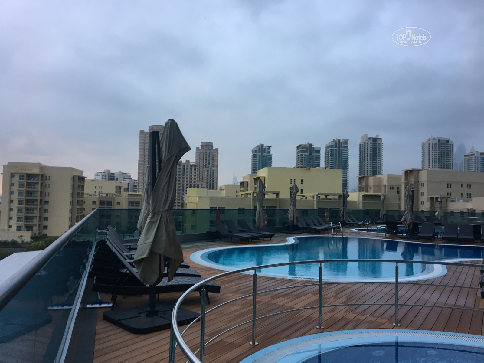 Millennium place barsha. Миллениум Плейс барша Дубай. Отель Millennium Palace Barsha heights Дубай. Миллениум Плаза барша Дубай 4 звезды отель. Millennium place Barsha heights Hotel Apartments 4*.