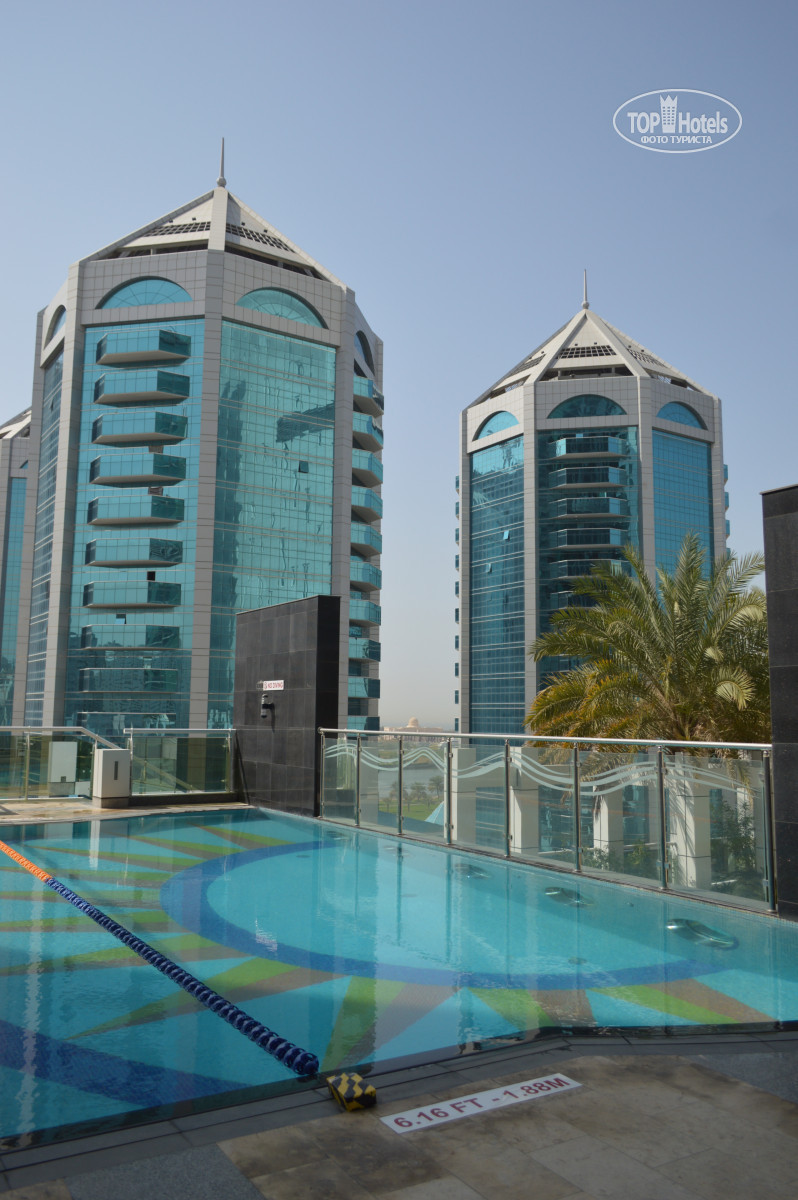 Four points by sheraton шарджа. Four points by Sheraton Sharjah 4. Four points by Sheraton Sharjah 5*. Four points by Sheraton Sharjah 4 бассейн. Фур Пойнт Шератон Шарджа.