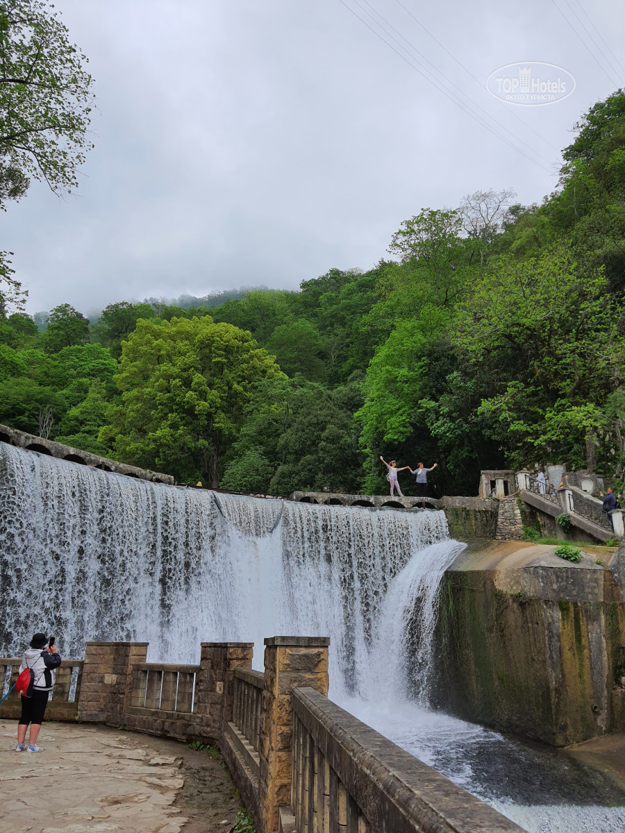 Рукотворный водопад абхазия