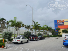 Candlewood Suites Miami Airport West 2*