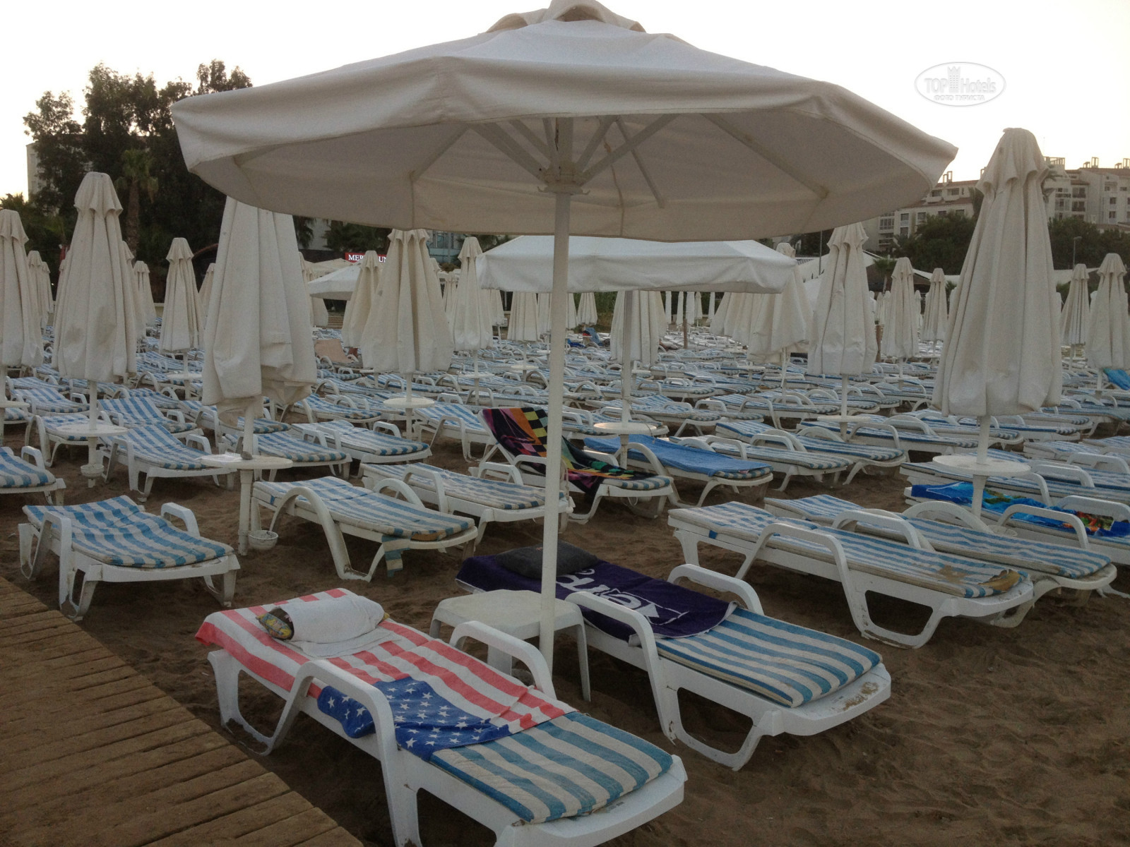 Larissa beach club 4