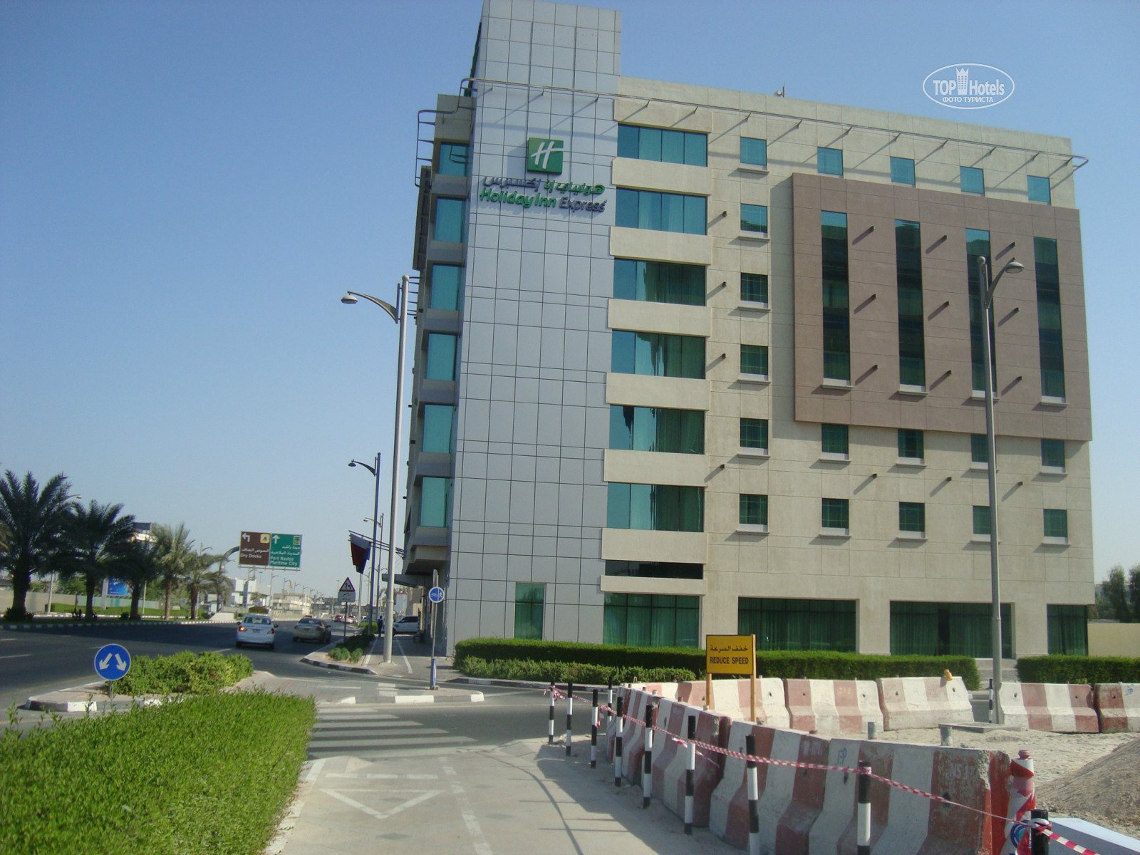 Holiday inn science park. Холидей экспресс Дубай. Holiday Inn Express Jumeirah 2*ОАЭ Дубай. Holiday Inn Dubai Джумейра. ОАЭ Холидей ИНН.